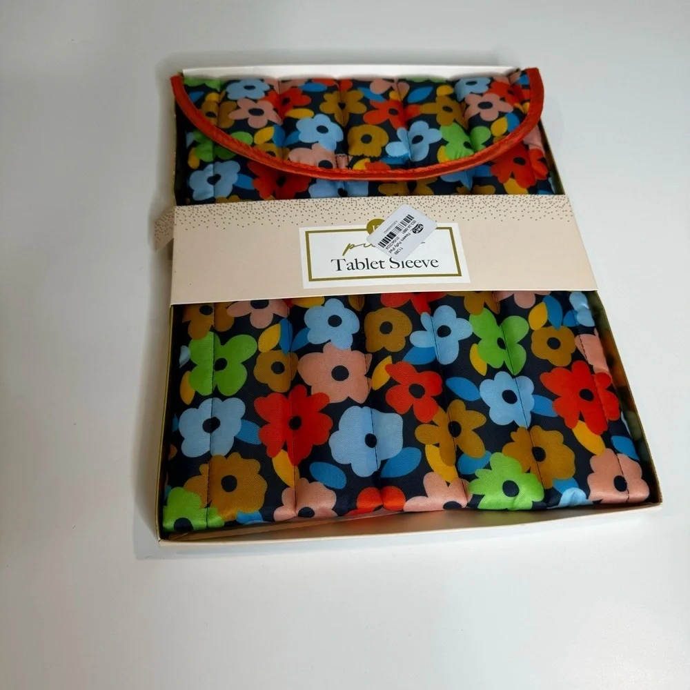 Vivitar Brand new- Puffy tablet sleeve